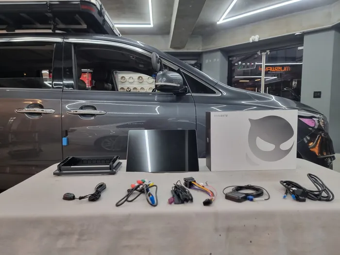Kia All New CarnivalのAndroid Auto・CarPlay取付事例 施工写真 4-1