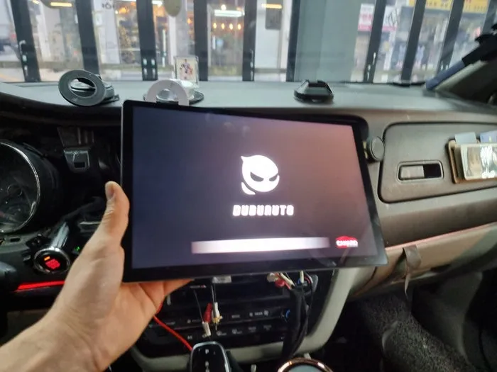 Kia All New CarnivalのAndroid Auto・CarPlay取付事例 施工写真 1-2