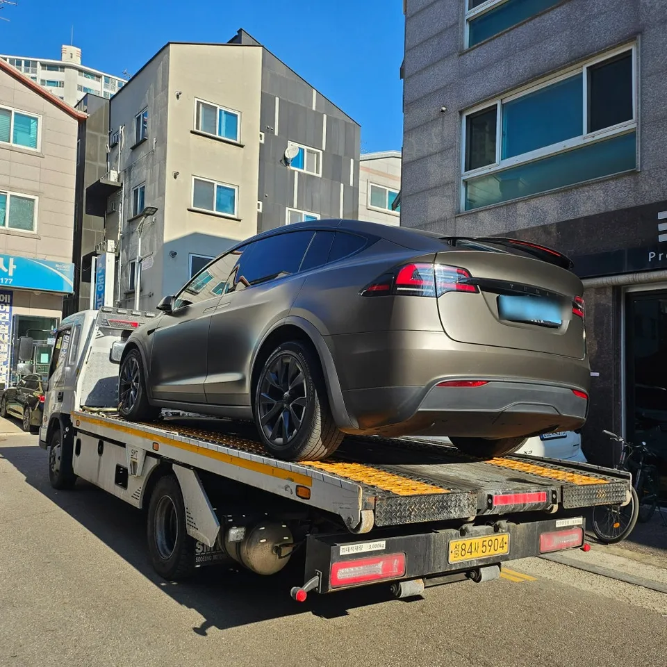 Tesla Model Xのカーラッピング事例｜費用目安・仕上がり 施工写真 2-1
