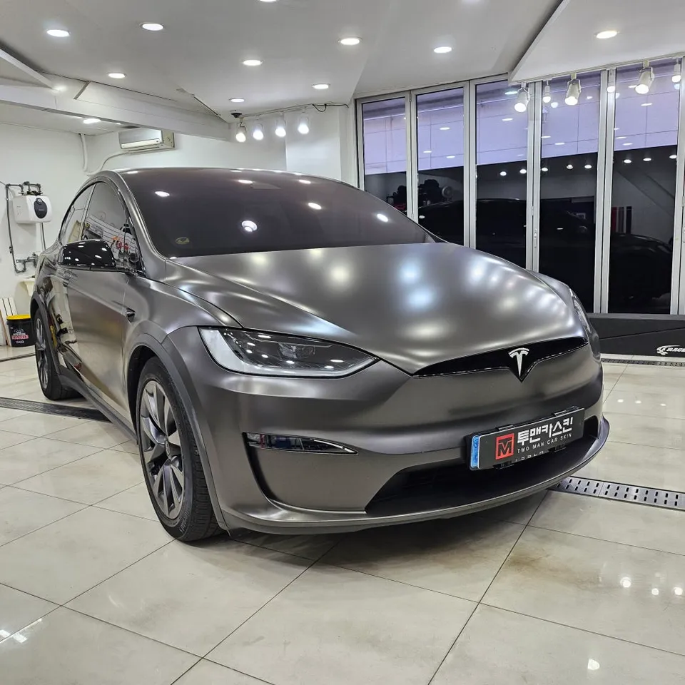 Tesla Model Xのカーラッピング事例｜費用目安・仕上がり 施工写真 1-2