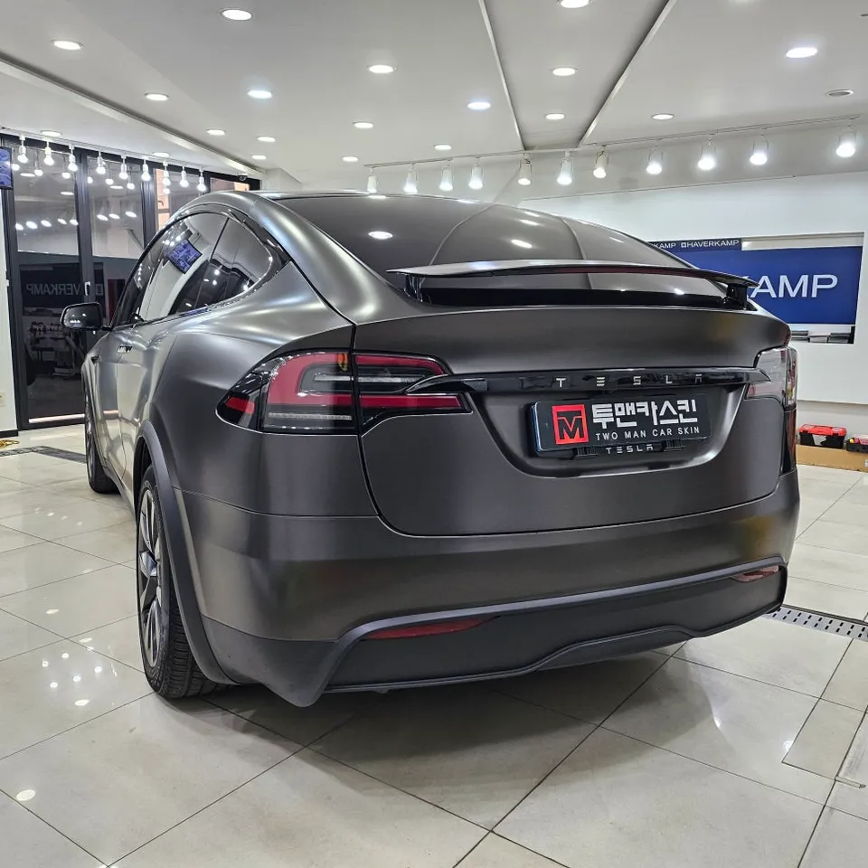 Tesla Model Xのカーラッピング事例｜費用目安・仕上がり 施工写真 2-2