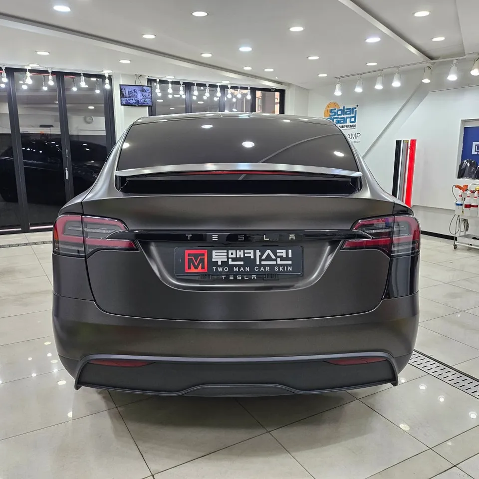 Tesla Model Xのカーラッピング事例｜費用目安・仕上がり 施工写真 3-2