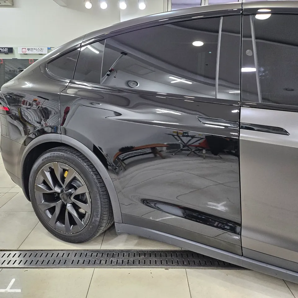 Tesla Model Xのカーラッピング事例｜費用目安・仕上がり 施工写真 2-3