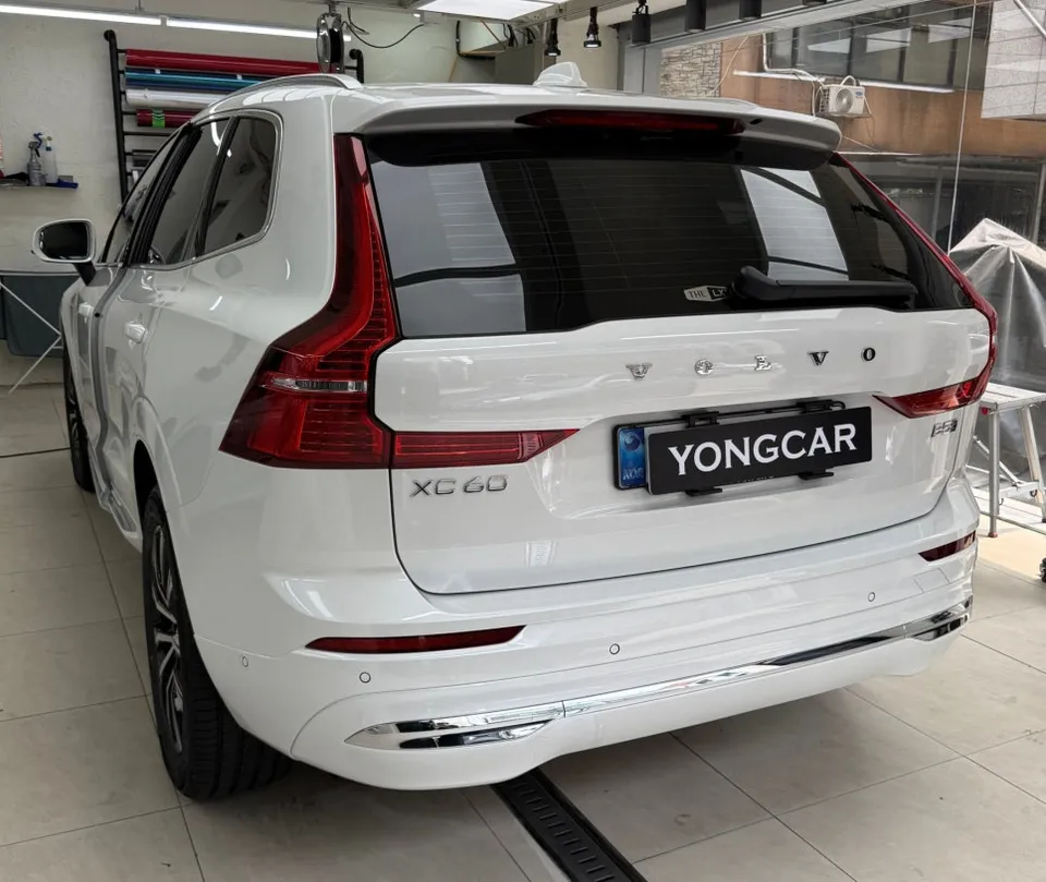 Volvo XC60のカーラッピング事例|費用目安・仕上がり 施工写真 1-2