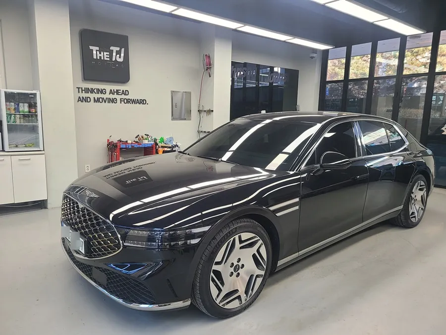 Genesis G90 body kit installation result