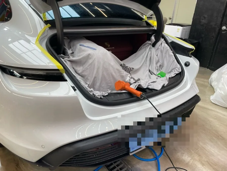 Porsche Taycan PPF施工事例|費用目安と仕上がり 施工写真 3-1