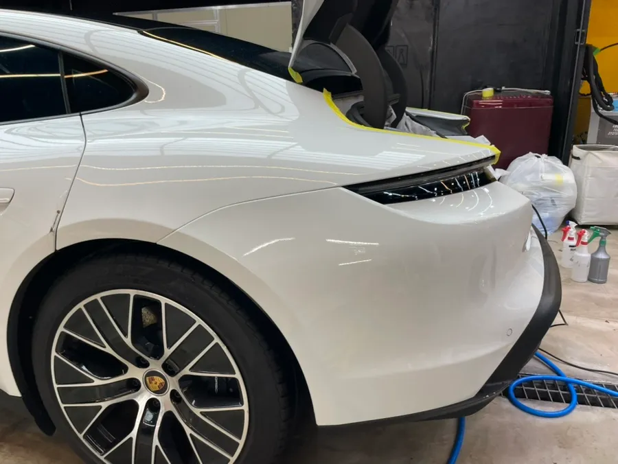 Porsche Taycan PPF施工事例|費用目安と仕上がり 施工写真 1-2