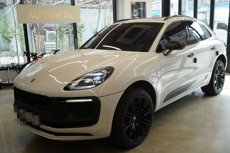 Porsche Macan Center Trim Upgrade Review — Modernized Interior