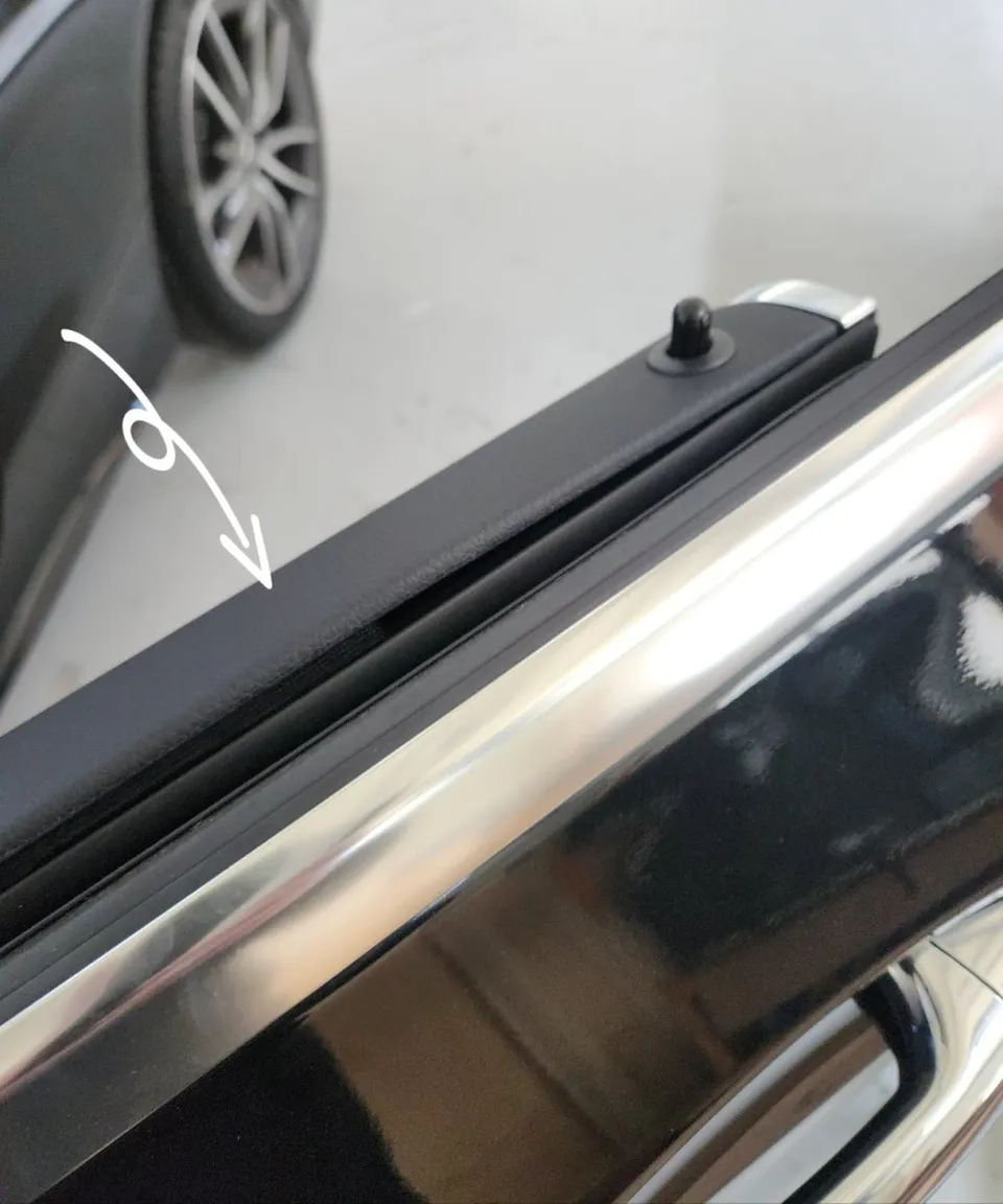 Mercedes-Benz C-Class ambient lighting - Mercedes-Benz C-Class Ambient Lighting Review — Enhanced Interior photo 4