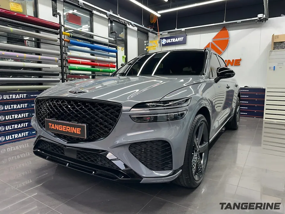 Genesis GV70のカーラッピング事例｜ナ尔多グレーとブラックディテール 施工写真 2-1