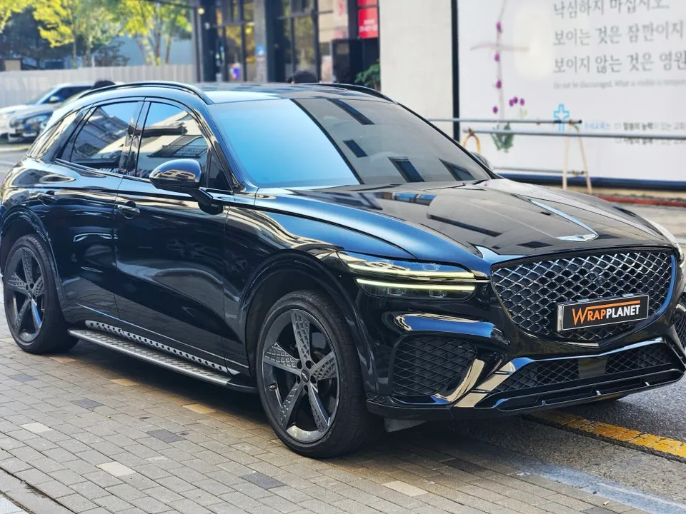Genesis GV70のカーラッピング事例:ペイントブラック 施工写真 1-3