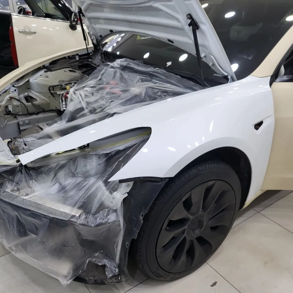 Tesla Model 3 カーラッピング事例:費用目安と仕上がり 施工写真 3-1