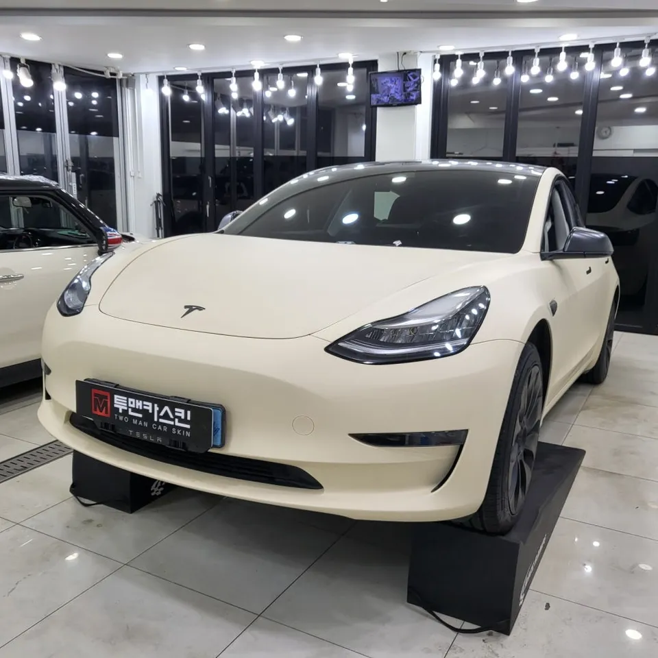 Tesla Model 3 カーラッピング事例:費用目安と仕上がり 施工写真 3-3
