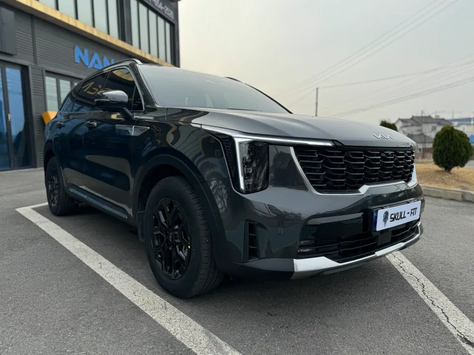 Kia Sorento MQ4 Chrome Delete Vinyl Wrap Review