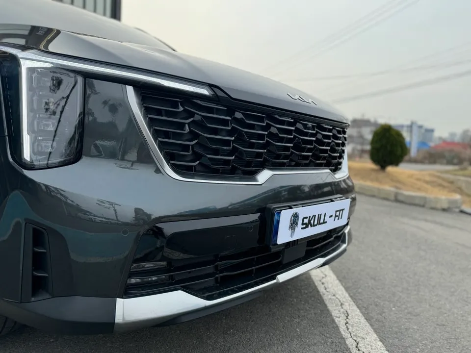 Kia Sorento MQ4 vinyl wrap - Kia Sorento MQ4 Chrome Delete Vinyl Wrap Review photo 2