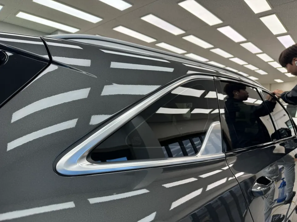 Kia Sorento MQ4 vinyl wrap - Kia Sorento MQ4 Chrome Delete Vinyl Wrap Review photo 5