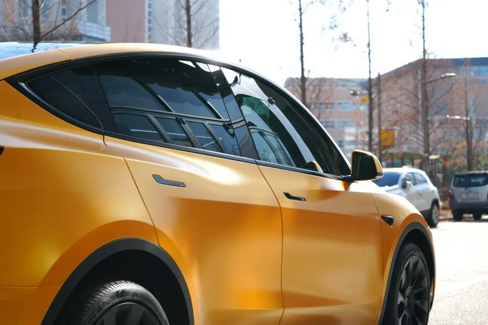 Tesla Model Yのカーフィルム施工事例|費用目安・仕上がり 施工写真 1-1