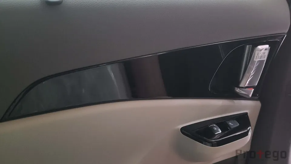 Kia CarnivalのPPF施工事例|費用目安と仕上がり 施工写真 2-3
