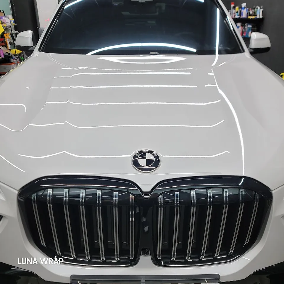 BMW X7のカーラッピング事例｜クロームパーツの統一感 施工写真 1-2