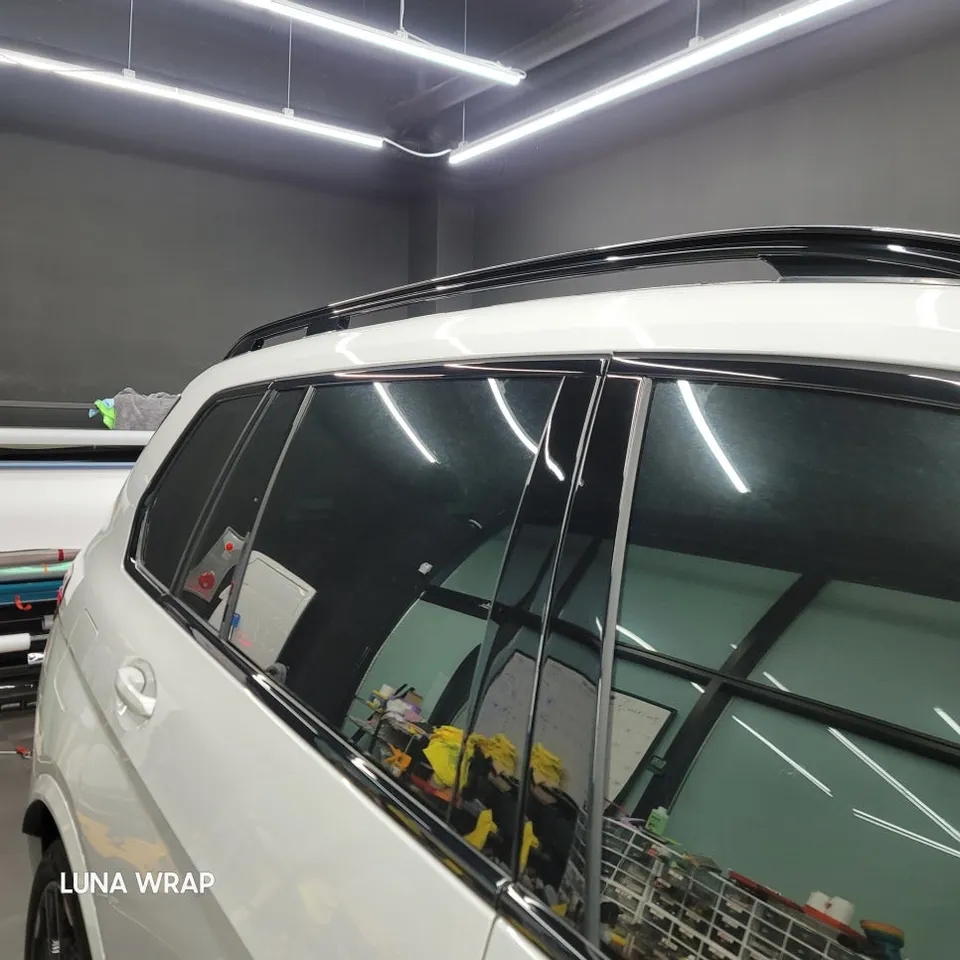 BMW X7のカーラッピング事例｜クロームパーツの統一感 施工写真 3-3