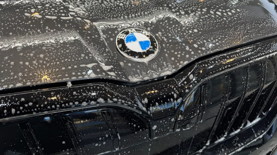 BMW 5 Seriesのガラスコーティング事例｜費用目安・仕上がり 施工写真 2-3