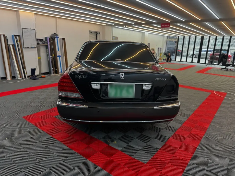 Hyundai Equusのカーラッピング事例｜費用目安・仕上がり 施工写真 2-1