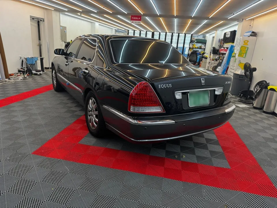 Hyundai Equusのカーラッピング事例｜費用目安・仕上がり 施工写真 3-1