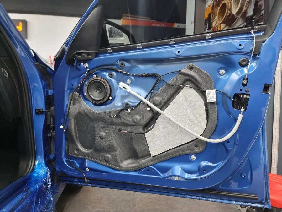 BMW 1 Series F20のカーオーディオ施工事例 施工写真 4-2