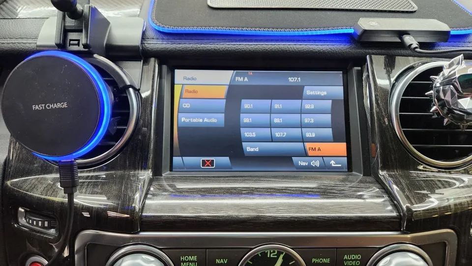 Land Rover Discovery 4 android head unit installation result