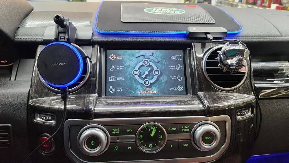 Land Rover Discovery 4 android head unit - Land Rover Discovery 4 CarPlay Retrofit Review — Cost photo 4