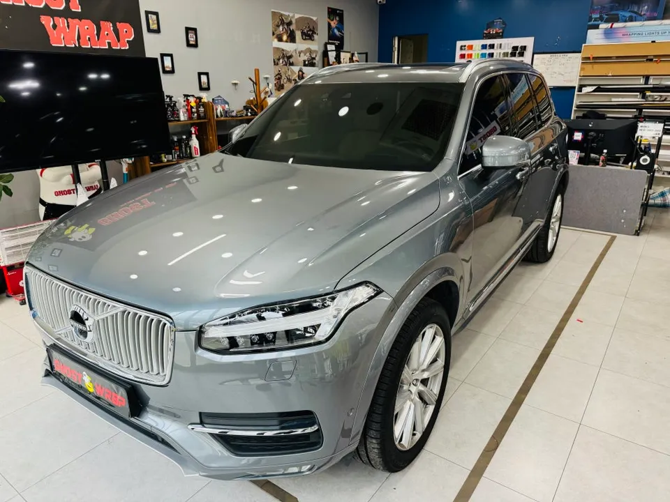 Volvo XC90のカーラッピング事例｜ルーフの石灰汚染を解決 施工写真 2-1