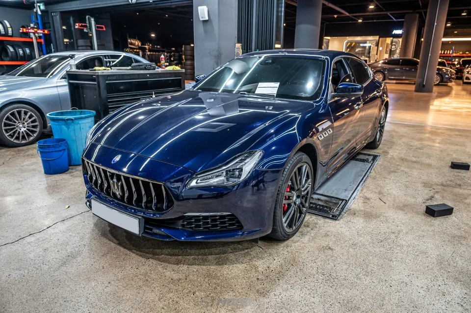 Maserati Quattroporte ambient lighting installation result