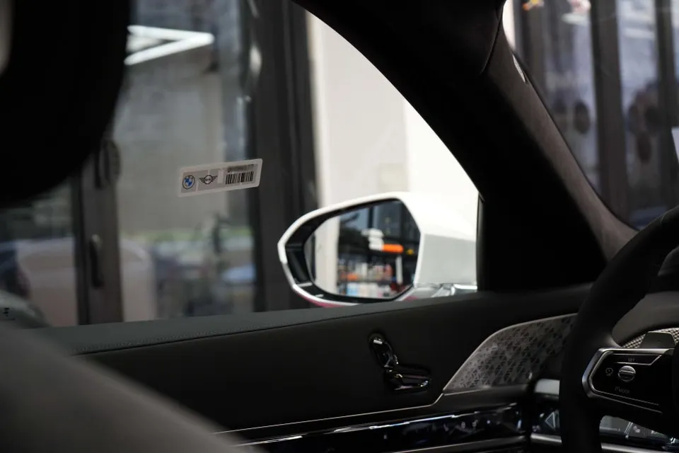 BMW 7 Seriesのカーフィルム施工事例|費用目安・仕上がり 施工写真 2-1