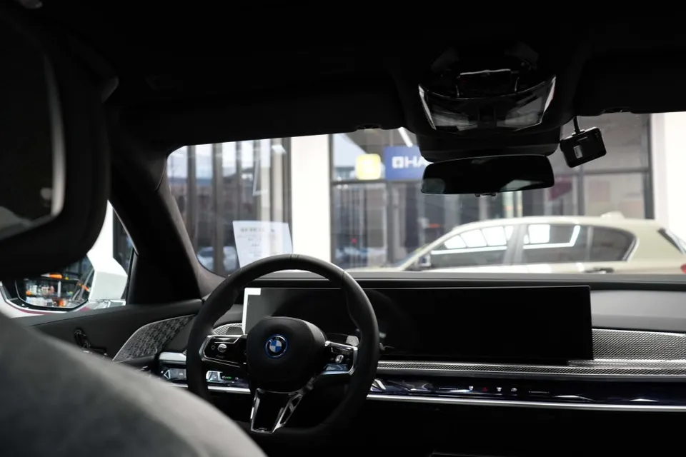 BMW 7 Seriesのカーフィルム施工事例|費用目安・仕上がり 施工写真 3-1