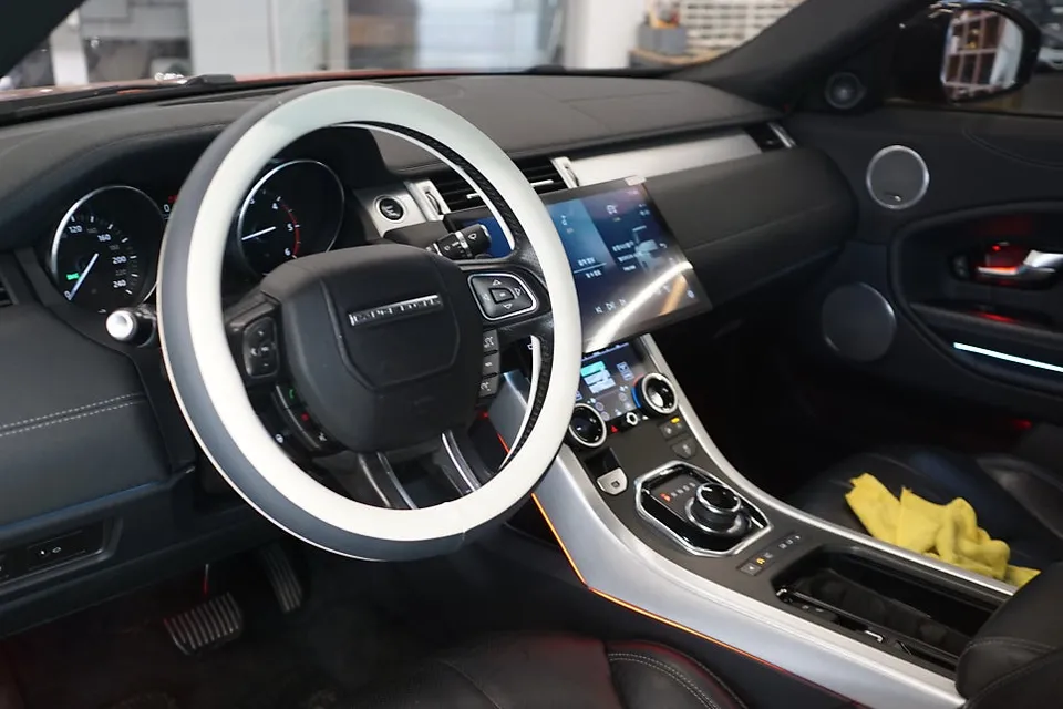 Land Rover Evoque ambient lighting - Land Rover Evoque Ambient Lighting Review — Enhanced Interior photo 3