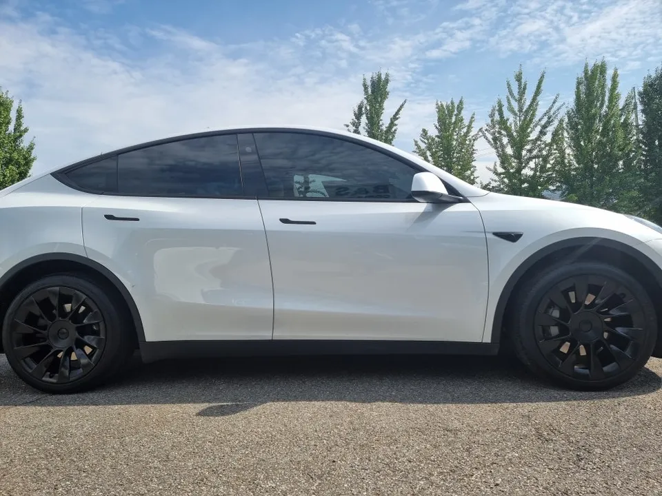 Tesla Model Yのホイールリペア・塗装事例 写真
