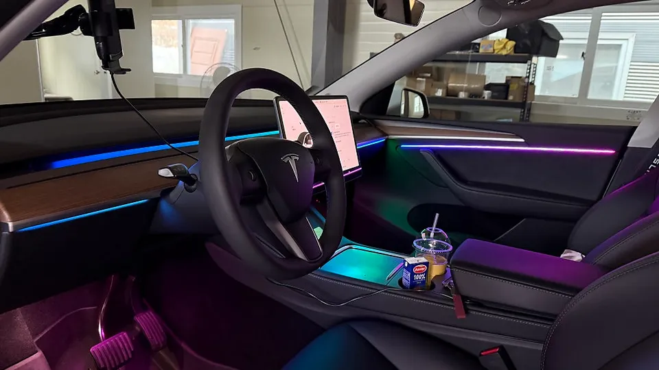 Tesla Model Y ambient lighting - Tesla Model Y Ambient Lighting Review: Glowmotion Upgrade photo 4