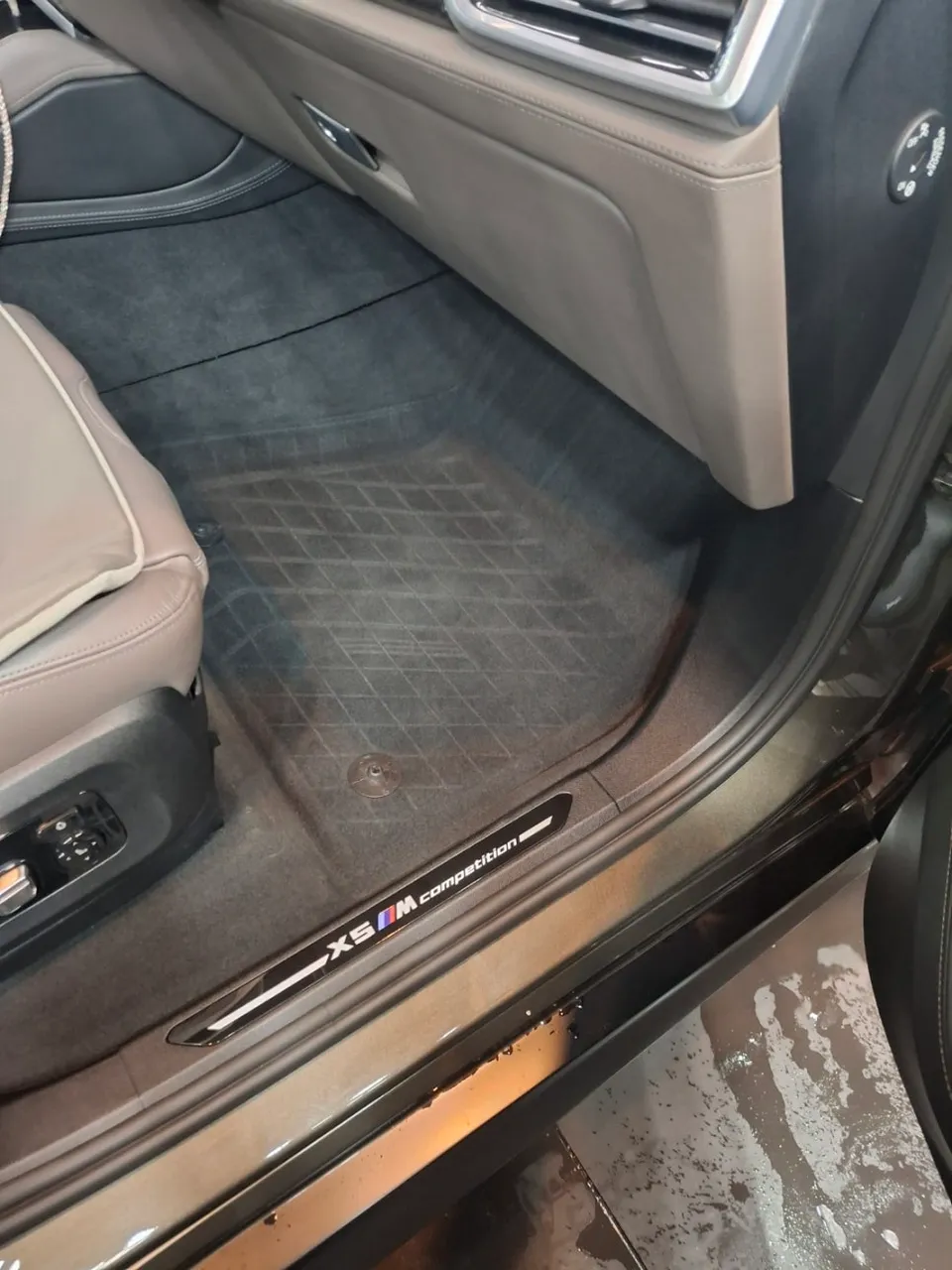 BMW X7のガラスコーティング事例|韓国での施工費用目安 施工写真 3-2