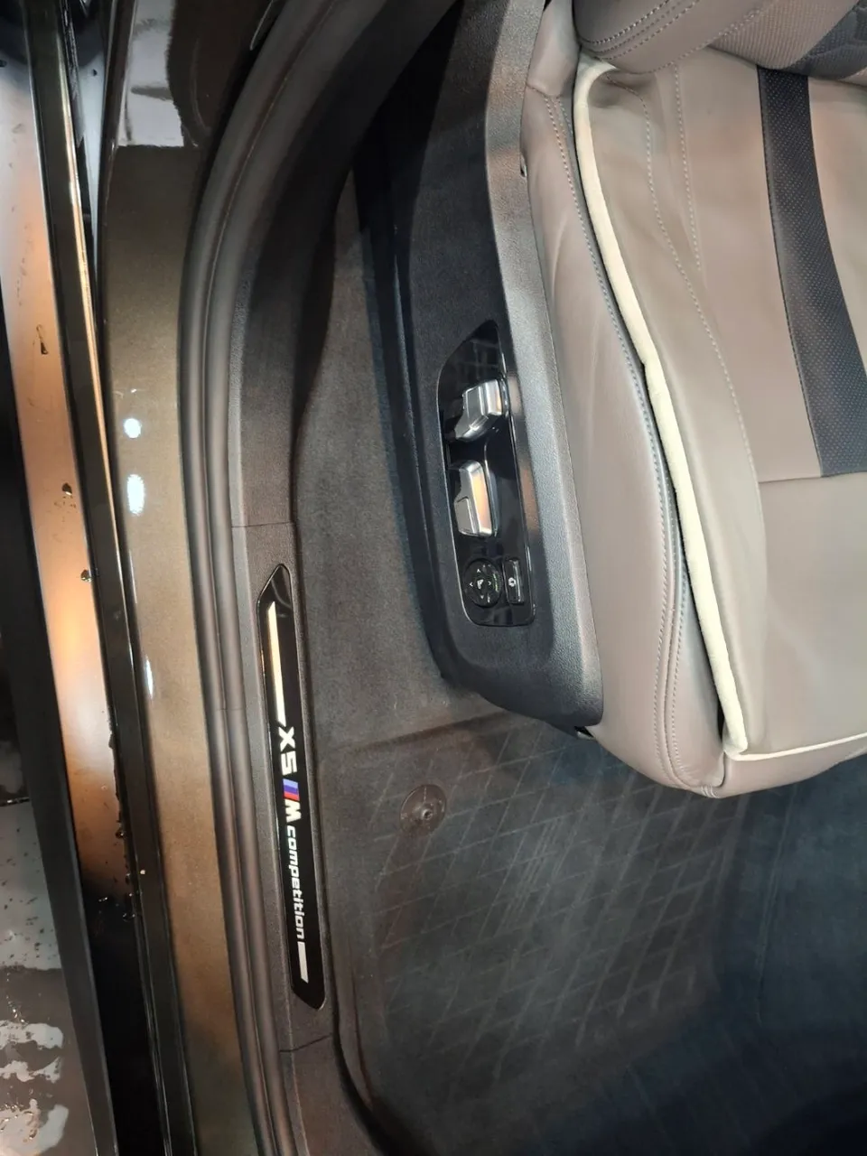 BMW X7のガラスコーティング事例|韓国での施工費用目安 施工写真 2-3