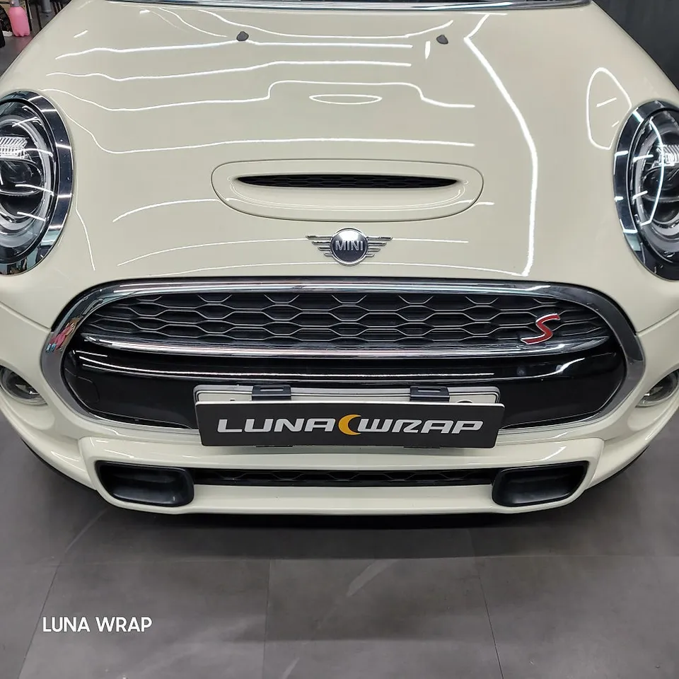 MINI MINI Cooperのカーラッピング事例｜クロームパーツの印象チェンジ 施工写真 2-1