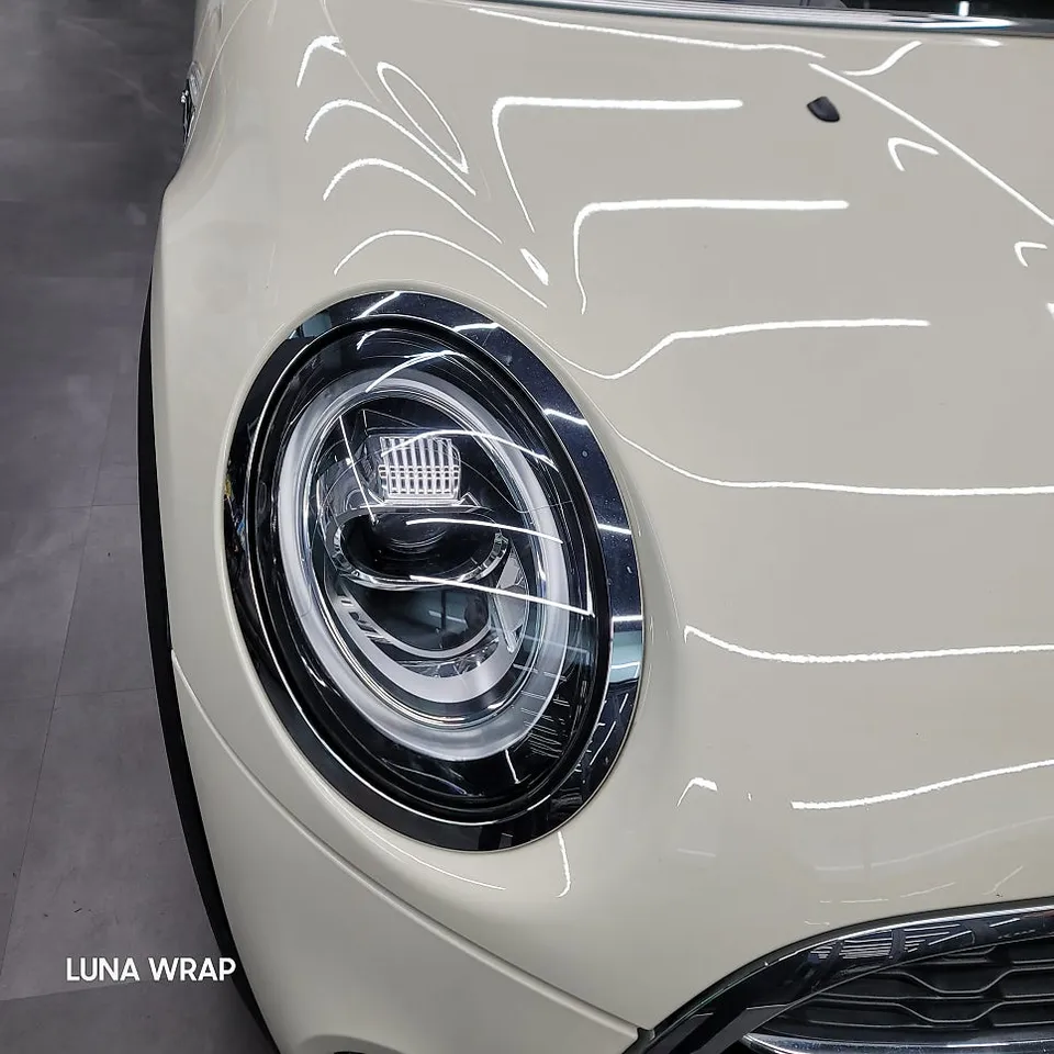 MINI MINI Cooperのカーラッピング事例｜クロームパーツの印象チェンジ 施工写真 3-1