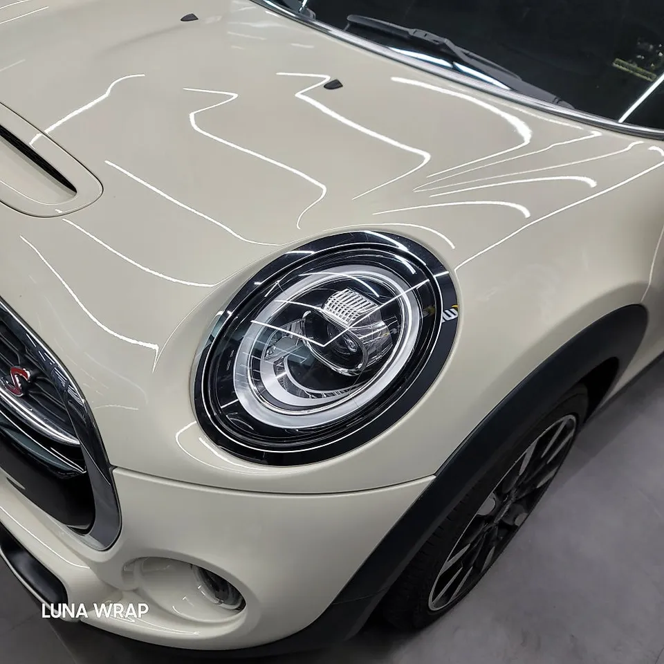 MINI MINI Cooperのカーラッピング事例｜クロームパーツの印象チェンジ 施工写真 1-2