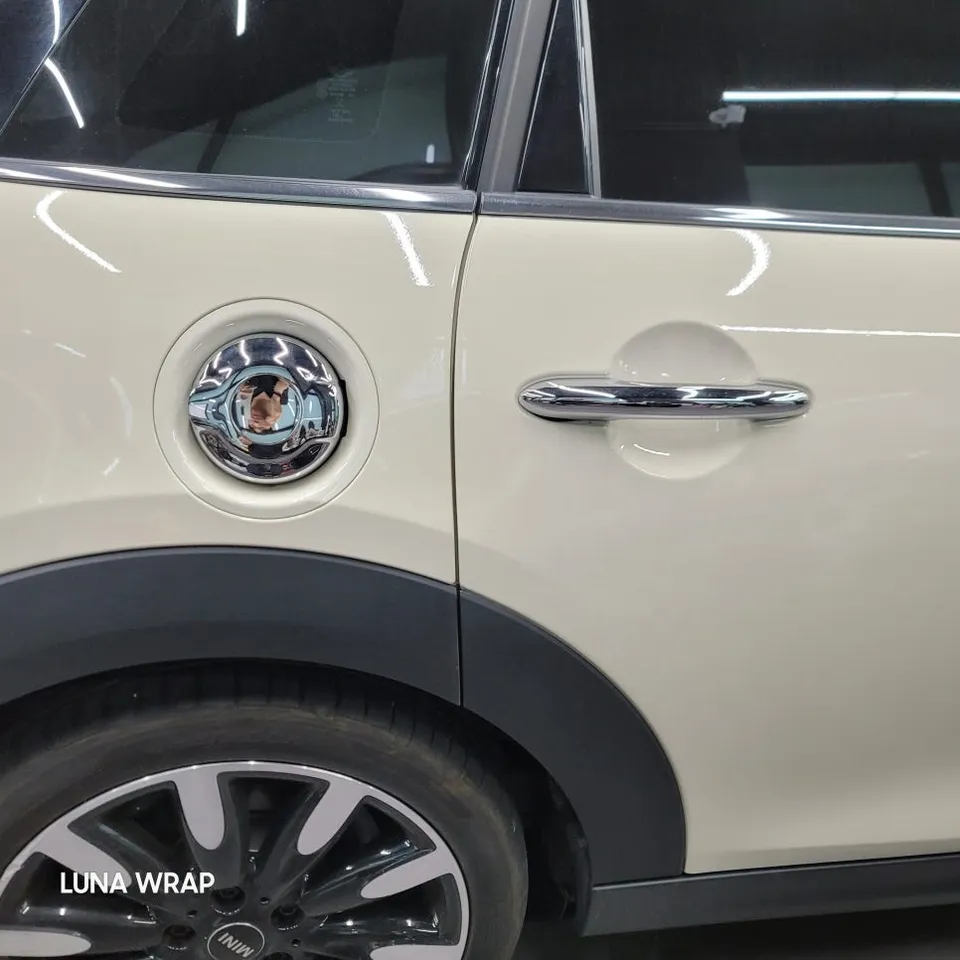MINI MINI Cooperのカーラッピング事例｜クロームパーツの印象チェンジ 施工写真 1-3