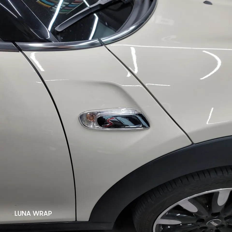 MINI MINI Cooperのカーラッピング事例｜クロームパーツの印象チェンジ 施工写真 2-3