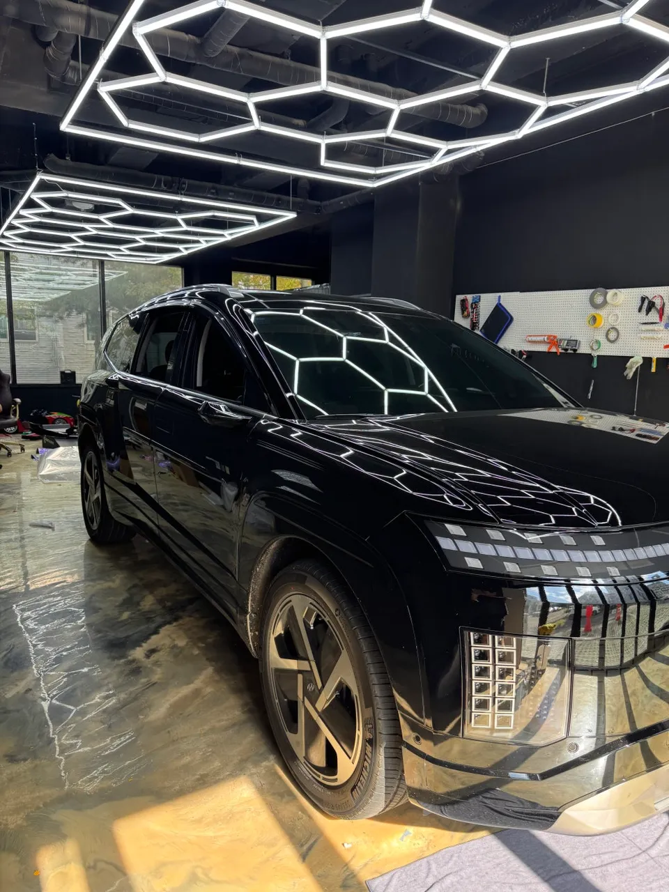 Hyundai IONIQ vinyl wrap - Hyundai IONIQ Vinyl Wrap Review: Black Gloss Finish photo 3