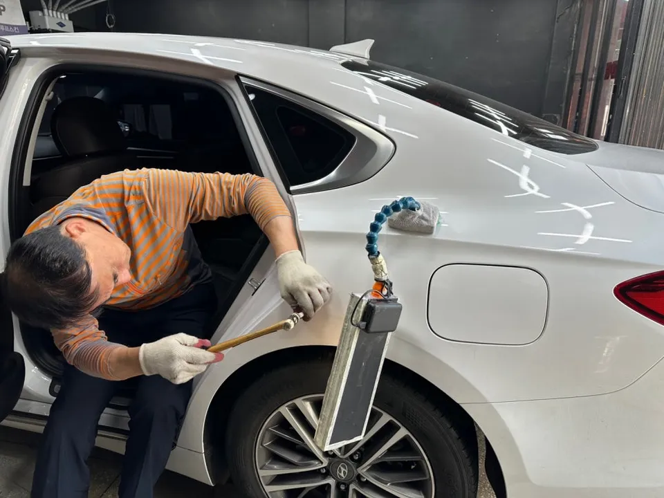 Hyundai Grandeur IG body repair - Hyundai Grandeur IG Dent Repair Review - Affordable Restoration photo 4