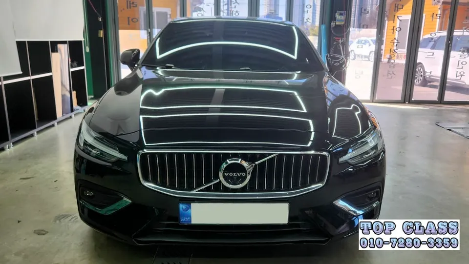 Volvo S60 ambient lighting - Volvo S60 Ambient Lighting Review — Enhanced Interior LEDs photo 4
