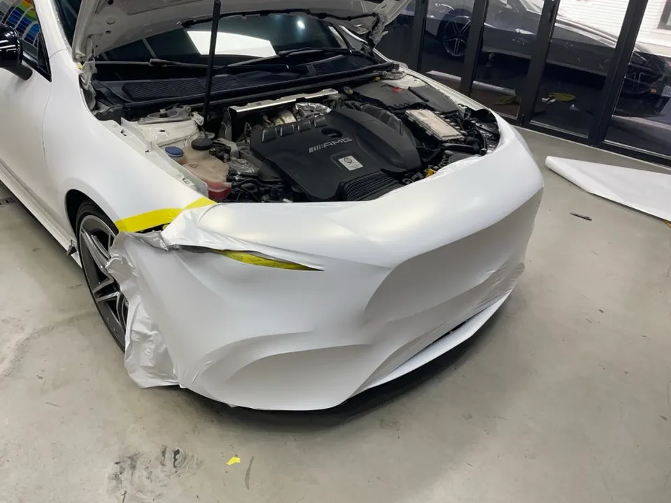 Mercedes-Benz CLAのカーラッピング事例:3Mサテンプロズンバニラ 施工写真 3-1