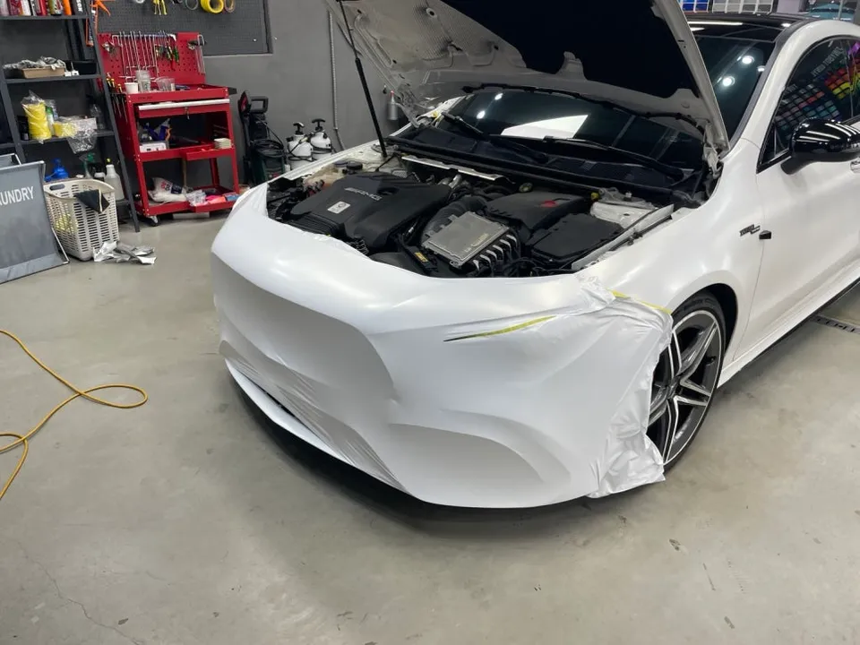 Mercedes-Benz CLAのカーラッピング事例:3Mサテンプロズンバニラ 施工写真 2-2
