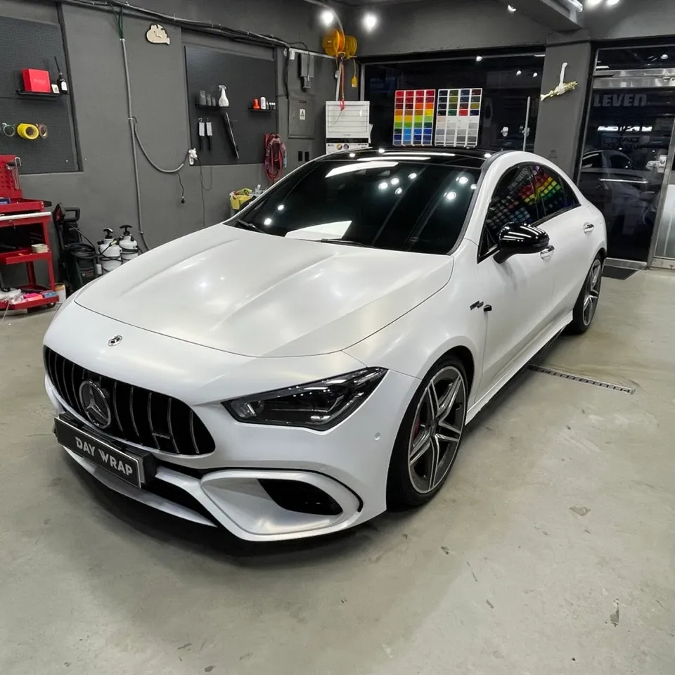 Mercedes-Benz CLAのカーラッピング事例:3Mサテンプロズンバニラ 施工写真 3-2